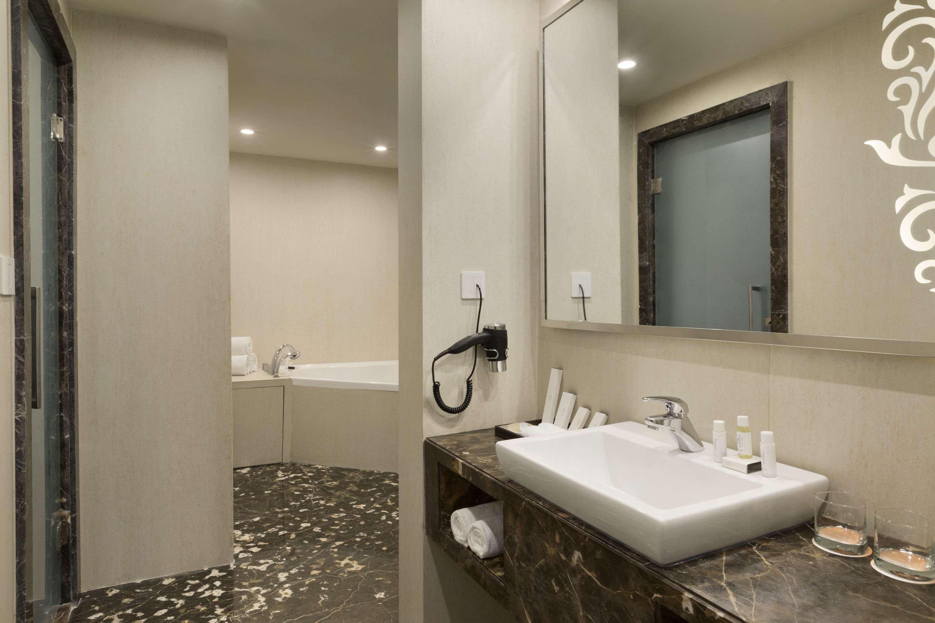 Howard Johnson By Wyndham, Hebbal, Bengaluru Esterno foto