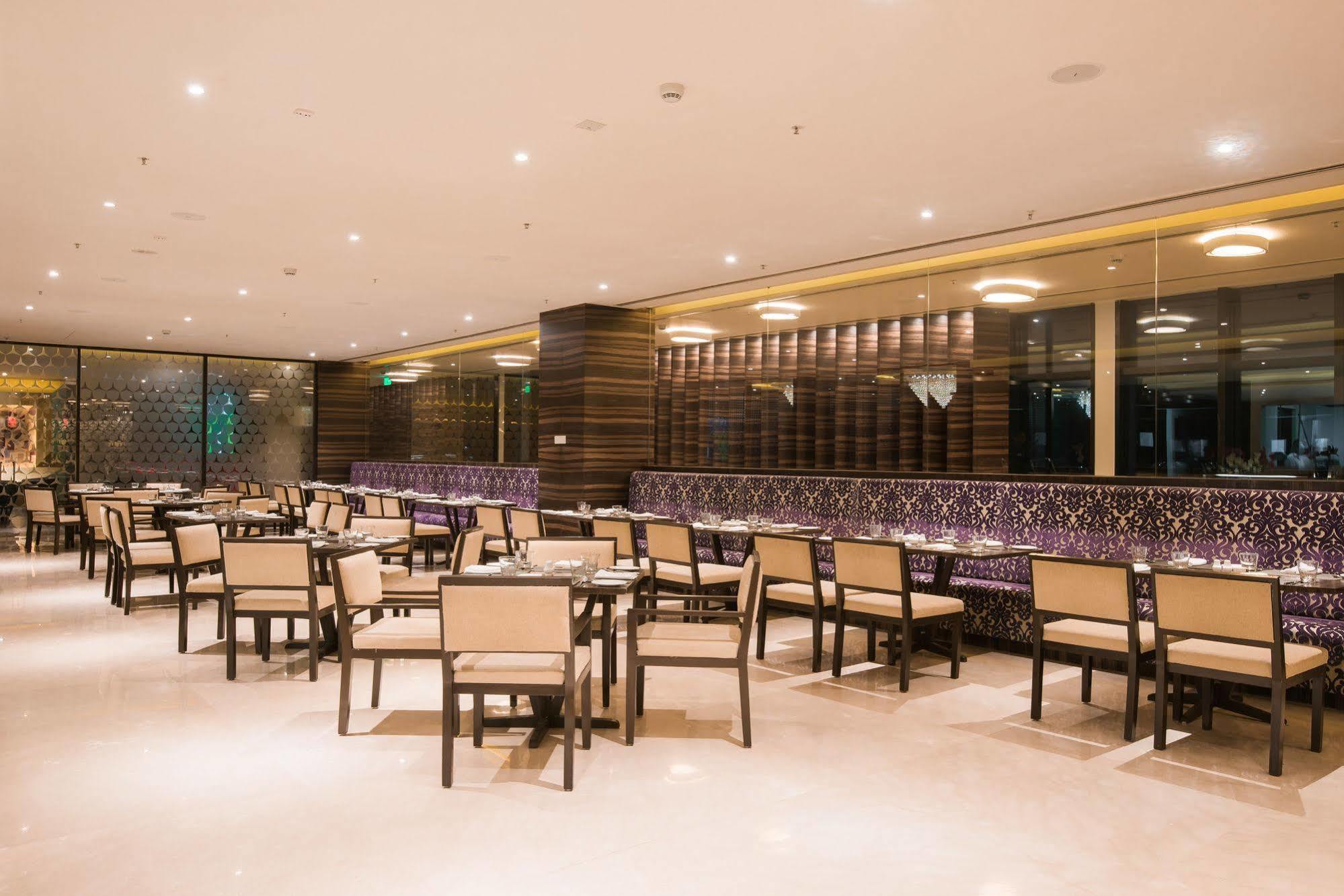 Howard Johnson By Wyndham, Hebbal, Bengaluru Esterno foto